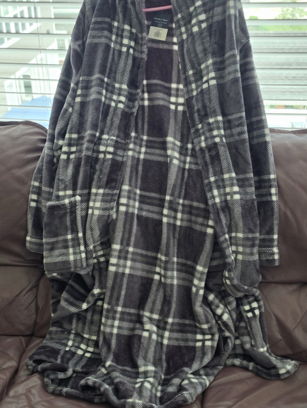 Preswick & Moore Gray and White Plaid Men's Plush Bathrober